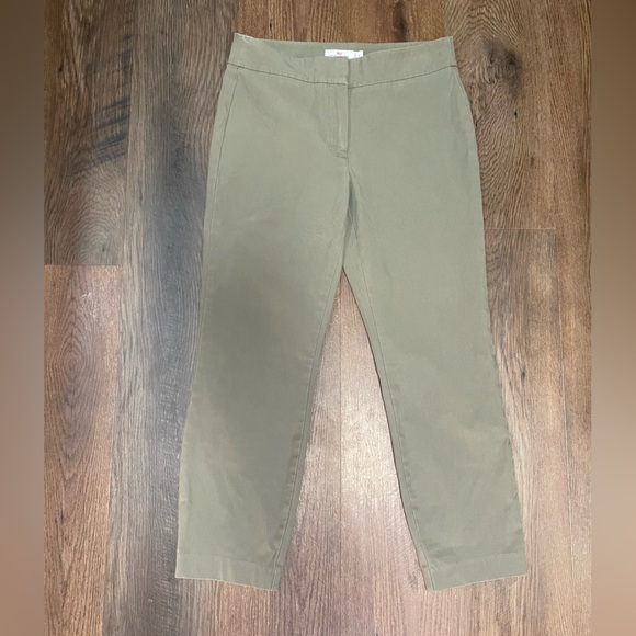 Vineyard‎ Vines - Picture 1 of 5
